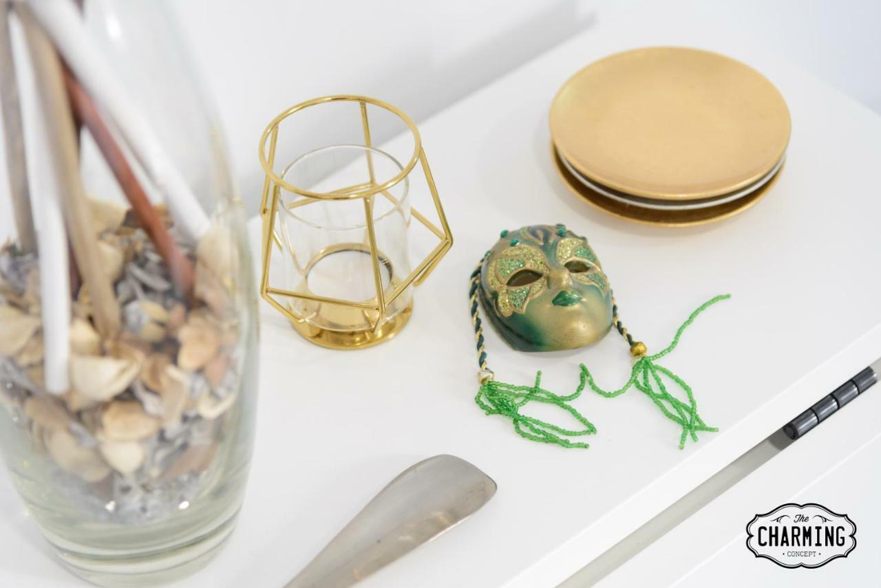 Charming Antiques Market - Apartment